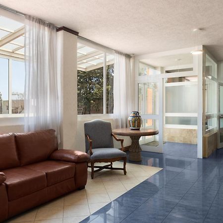 Howard Johnson By Wyndham Toluca Esterno foto