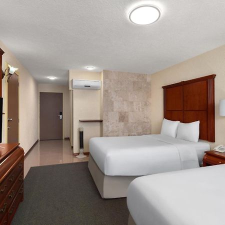 Howard Johnson By Wyndham Toluca Esterno foto