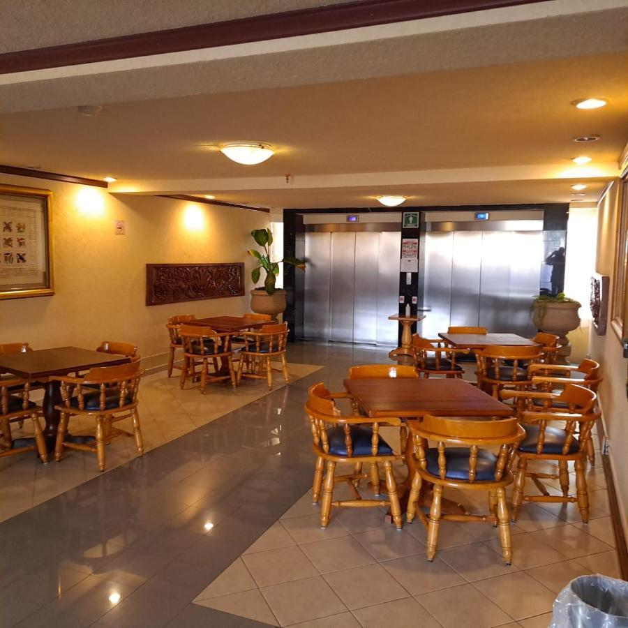 Howard Johnson By Wyndham Toluca Esterno foto