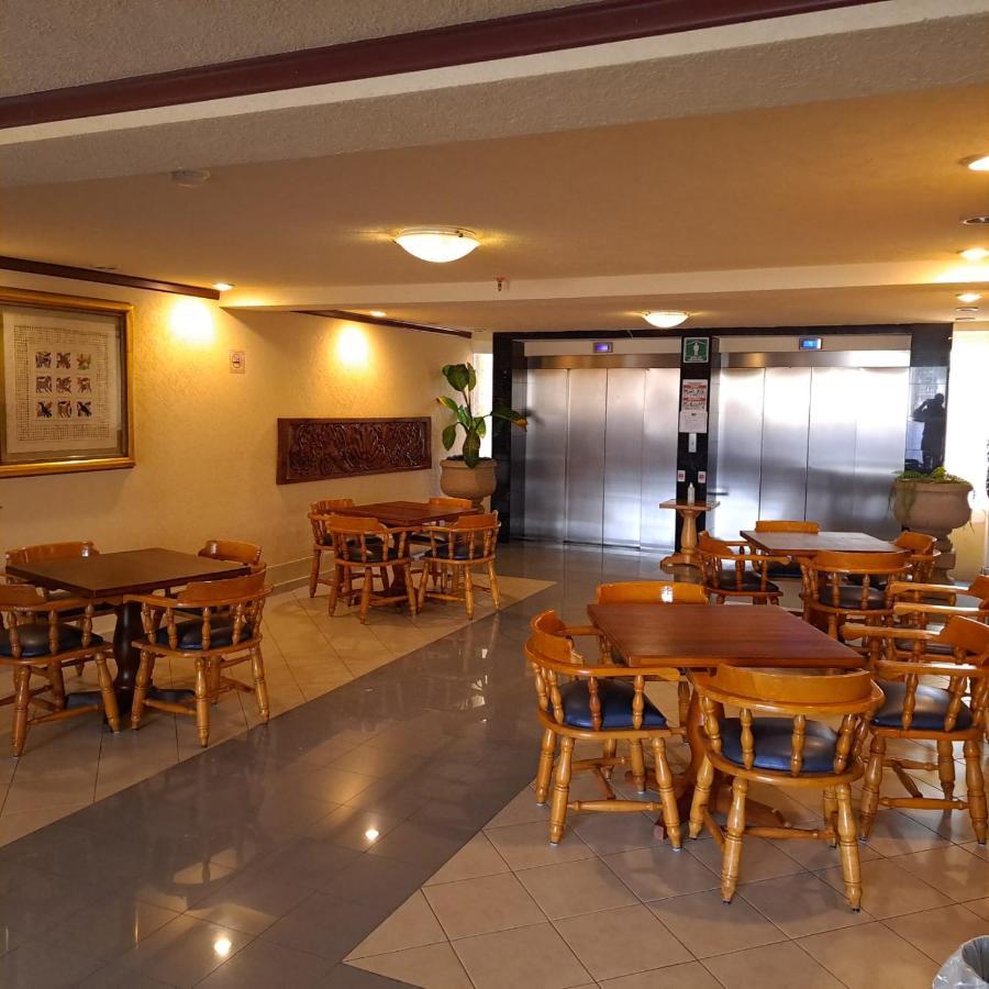 Howard Johnson By Wyndham Toluca Esterno foto