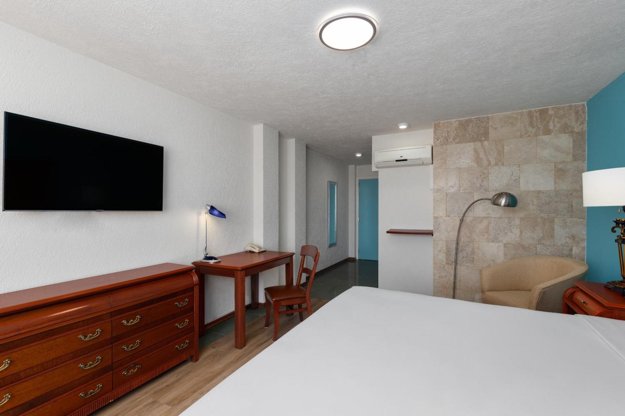 Howard Johnson By Wyndham Toluca Esterno foto