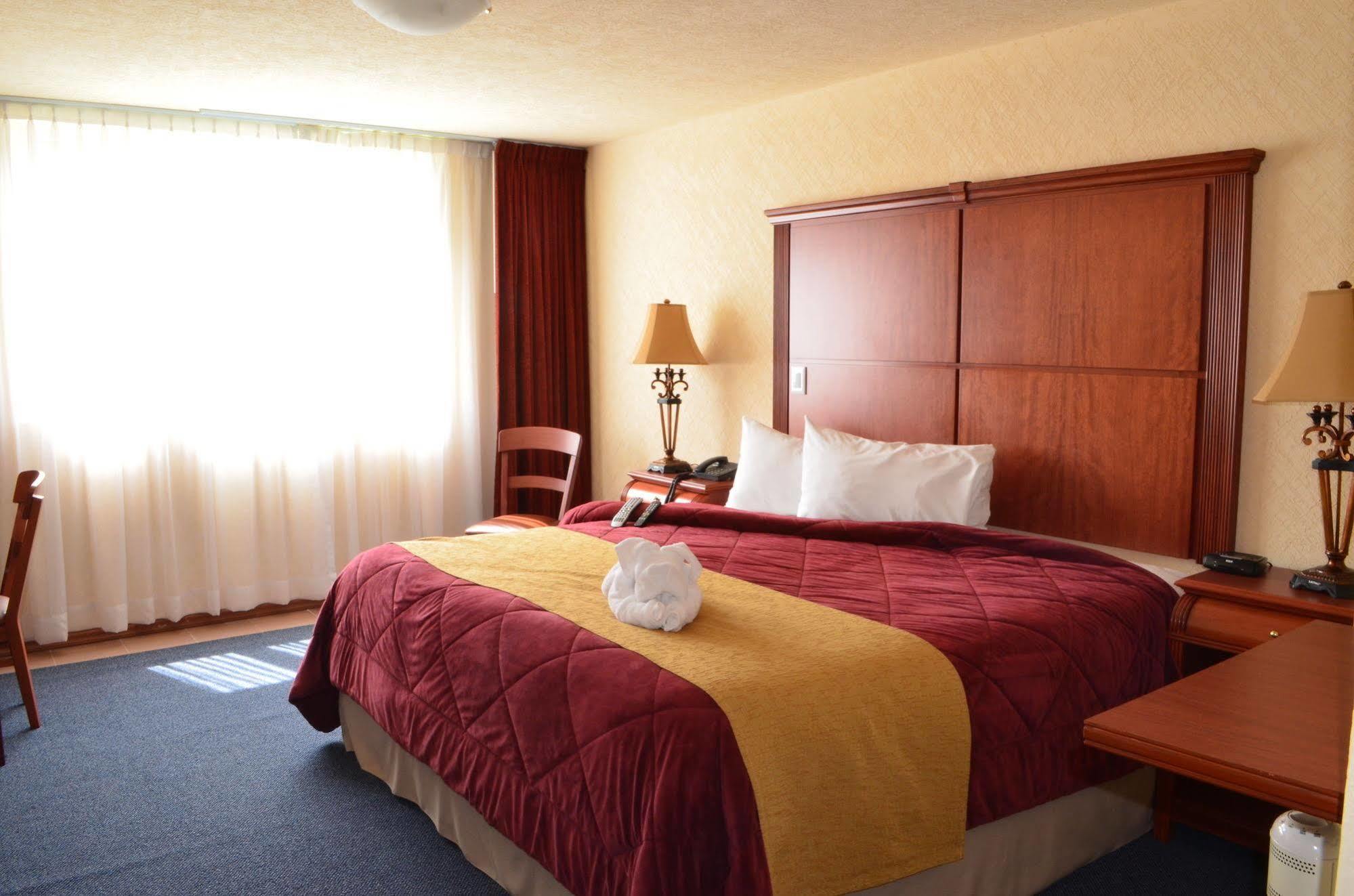Howard Johnson By Wyndham Toluca Esterno foto