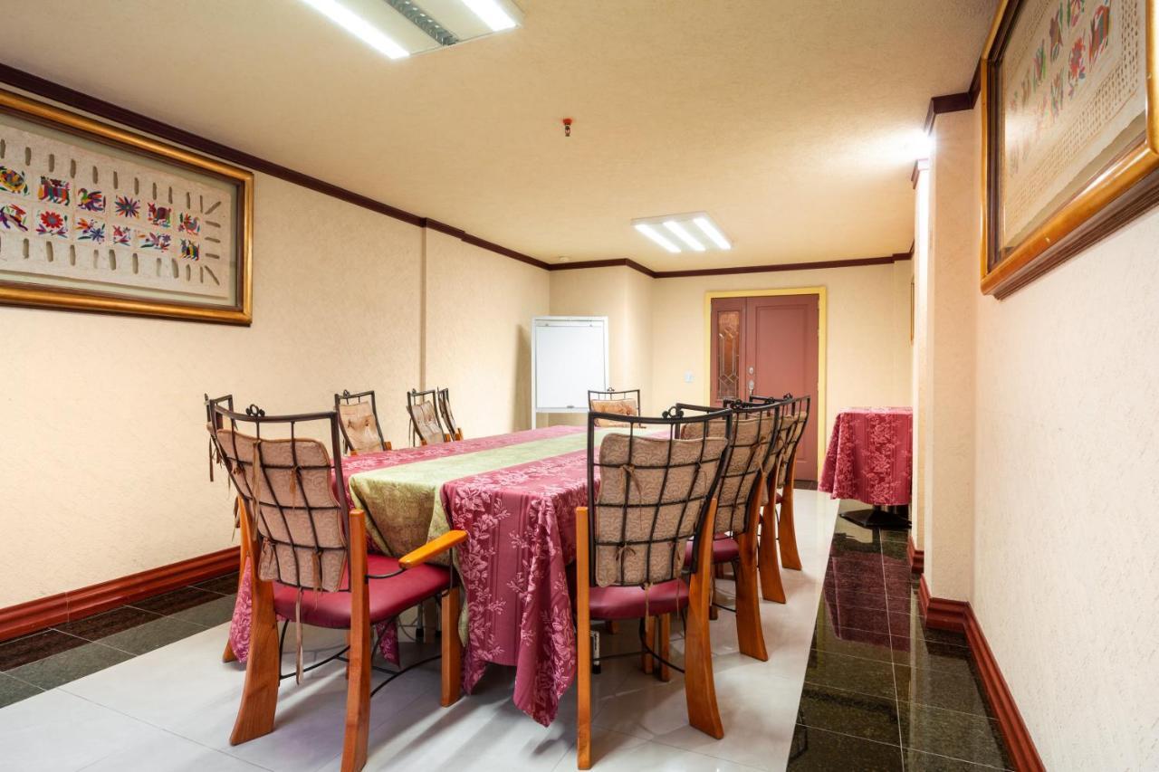 Howard Johnson By Wyndham Toluca Esterno foto