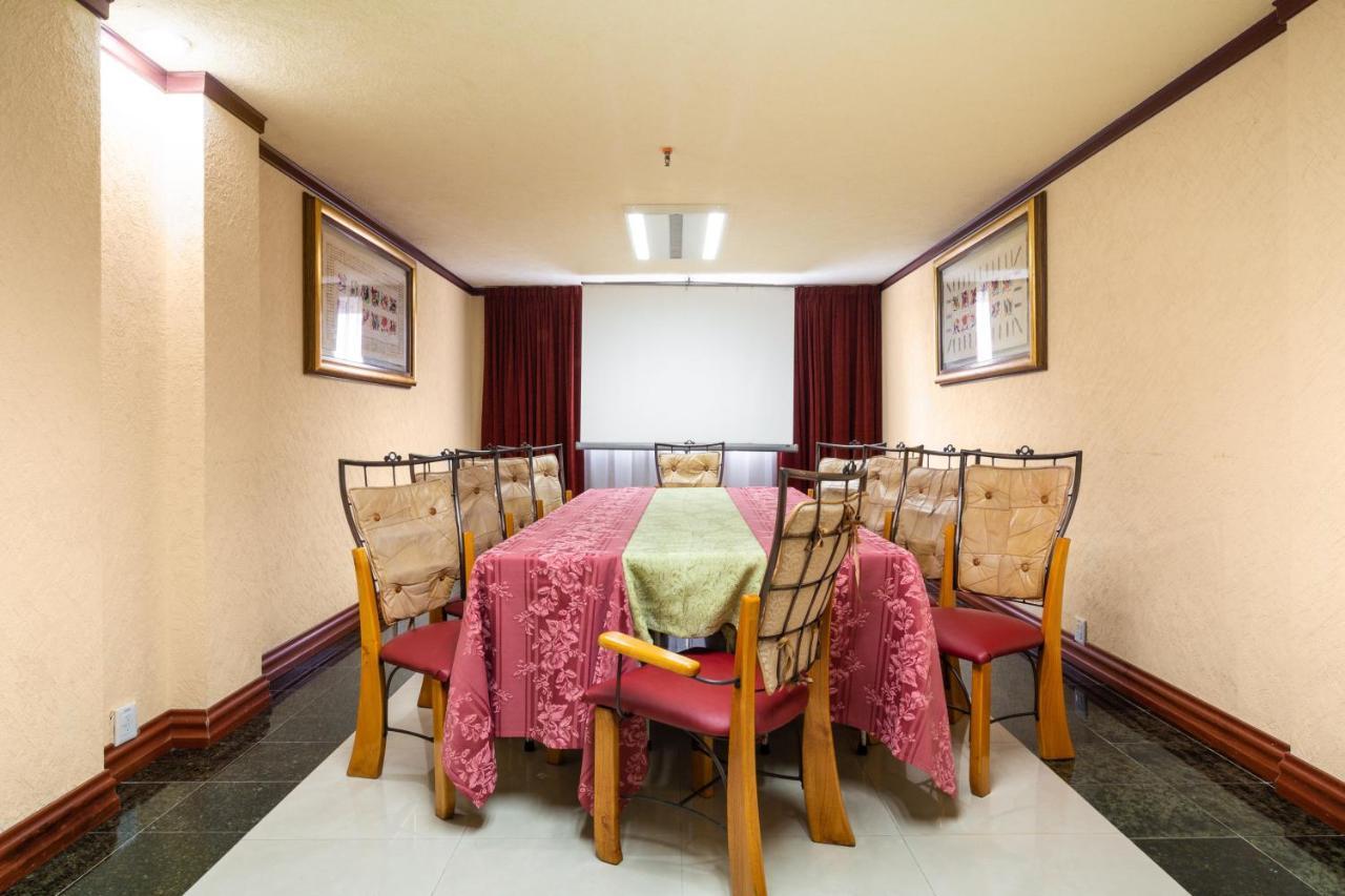 Howard Johnson By Wyndham Toluca Esterno foto